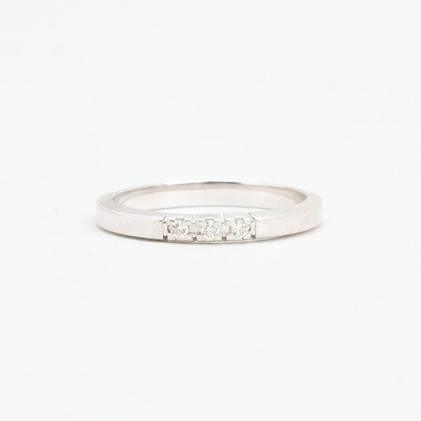 Alliansring med diamant (0.03 ct) i 9K vitt guld strl. 17.5 / strl. 55