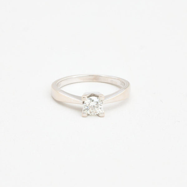Klassisk solitärring med diamant (0.35 ct) i 14K vitt guld strl. 16.9 / strl. 53