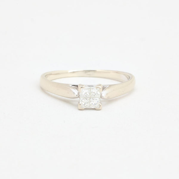 Illusion ring med diamant (0.08 ct) i 18K vitt guld strl. 18.1 / strl. 57