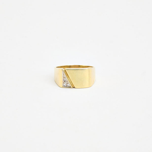 Klackring med diamant (0.05 ct) i 14K guld strl. 20.1 / strl. 63