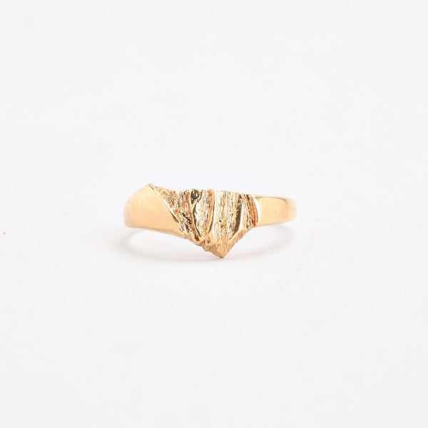 Organisk statementring i 14K guld strl. 16.9 / strl. 53