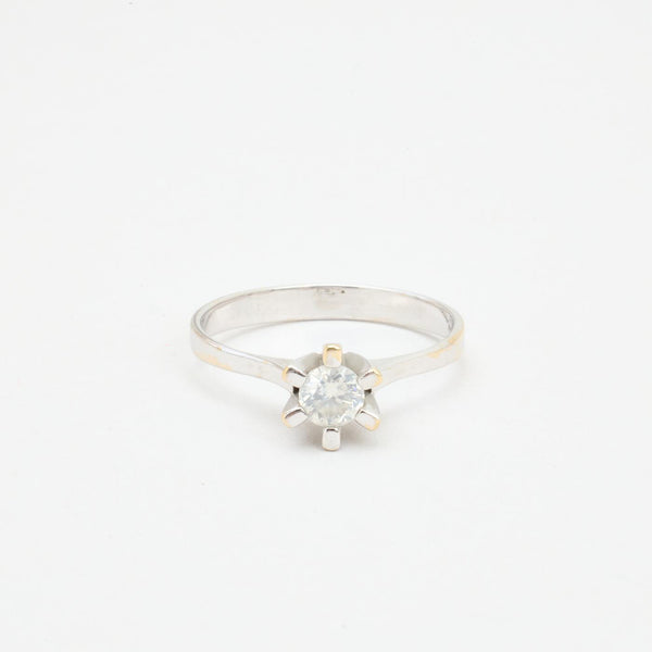 Solitärring med diamant (0.32 ct) i 18K vitt guld strl. 17.2 / strl. 54