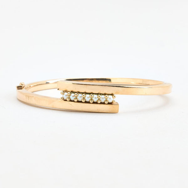 Armring med lås i 14K guld med en pärla, 6.5 cm, 10.2 g