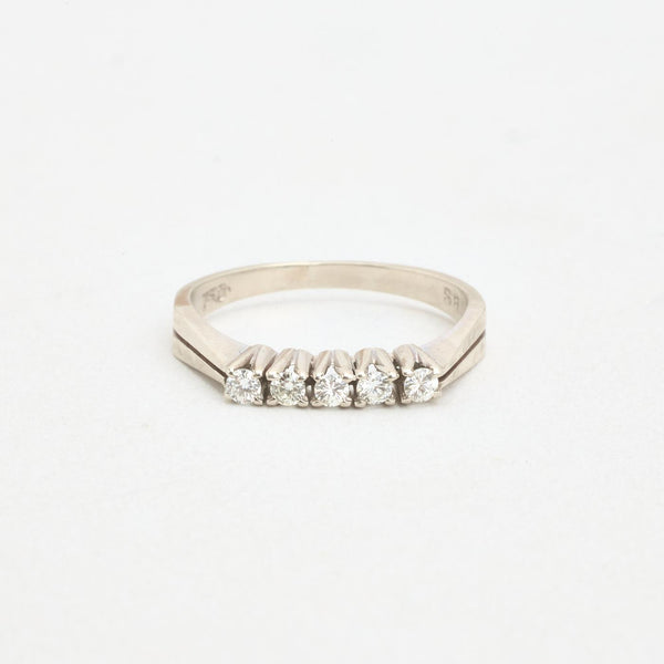 Femstensring med diamant (0.16 ct) i 14K vitt guld strl. 16.6 / strl. 52