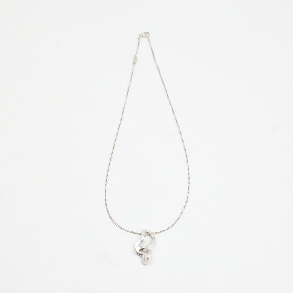 Organisk Pansar Halsband med diamant (0.16 ct) i 18K vitt guld, 45.4 cm, 7.61 g