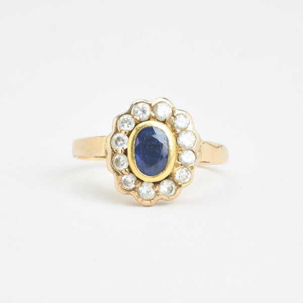 Haloring med diamant (0.5 ct) i 14K guld med en safir strl. 19.4 / strl. 61