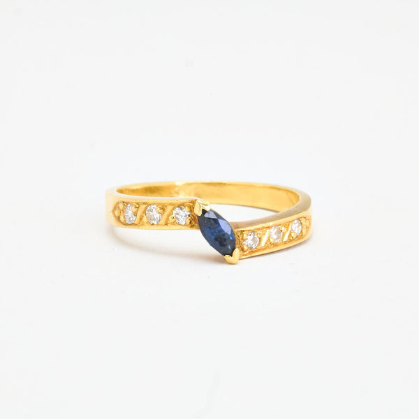 Marquisring med diamant (0.09 ct) i 18K guld strl. 16.6 / strl. 52