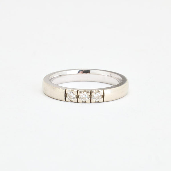 Alliansring med diamant (0.22 ct) i 14K vitt guld strl. 19.7 / strl. 62