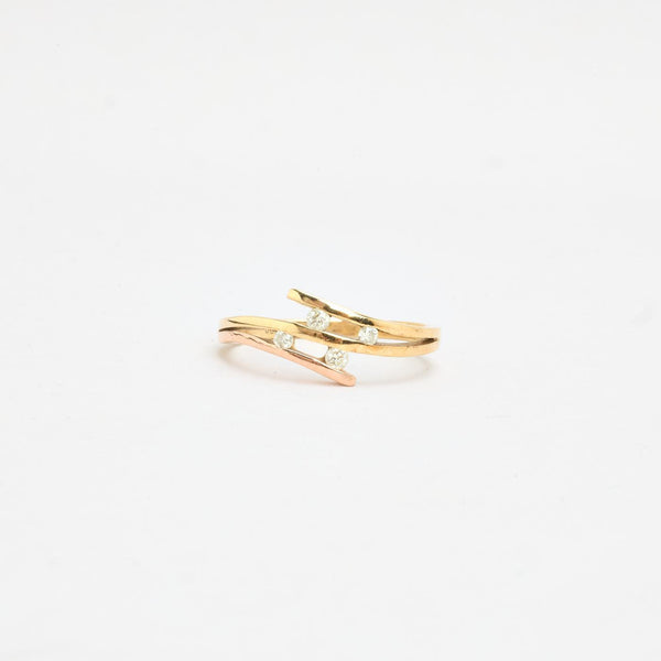 Crossoverring med diamant (0.13 ct) i 14K guld strl. 17.5 / strl. 55