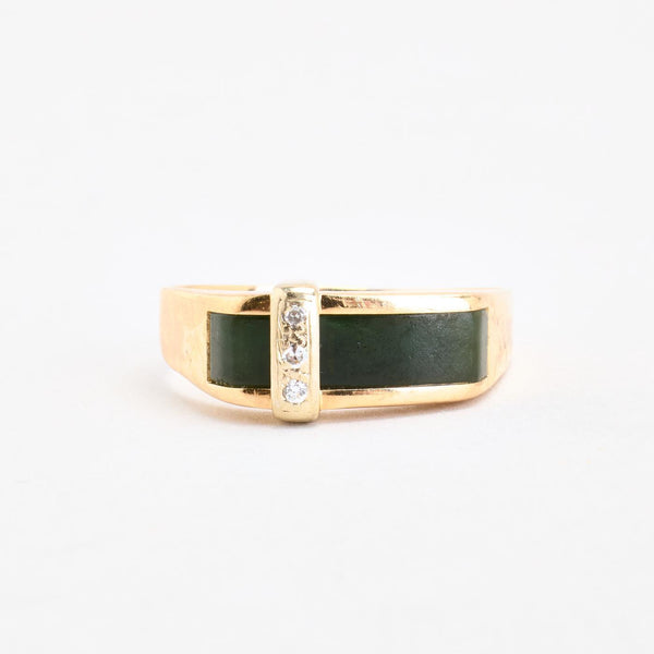 Klackring med diamant (0.03 ct) i 14K guld strl. 19.4 / strl. 61