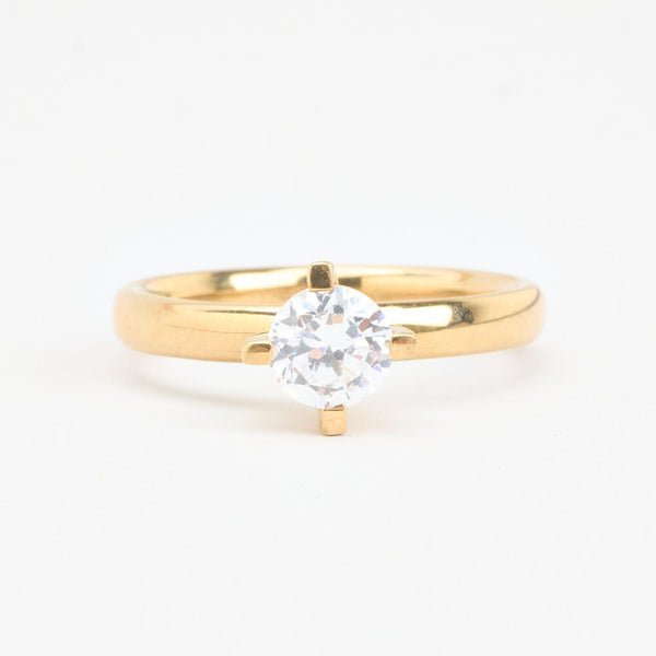 Klassisk solitärring i 8K guld med en zirkonia strl. 18.8 / strl. 59