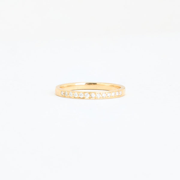 Alliansring med diamant (0.14 ct) i 14K guld strl. 17.8 / strl. 56