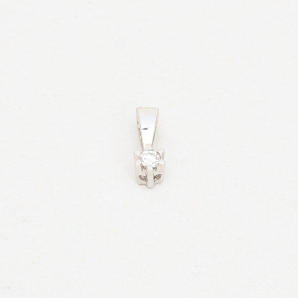 Klassisk solitärhänge med diamant (0.05 ct) i 18K vitt guld, 1 cm, 0.4 g