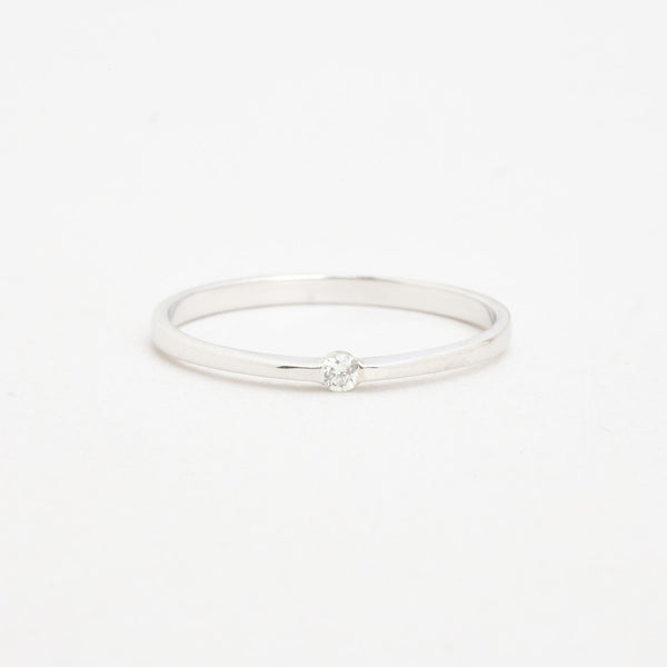 Solitärring med diamant (0.03 ct) i 14K vitt guld strl. 16.9 / strl. 53