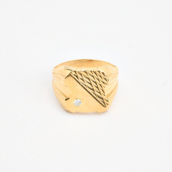 Mönstrad klackring med diamant (0.05 ct) i 18K guld strl. 21.3 / strl. 67