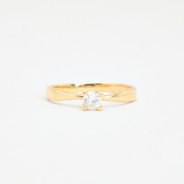 Klassisk solitärring med diamant (0.2 ct) i 14K guld strl. 15.9 / strl. 50