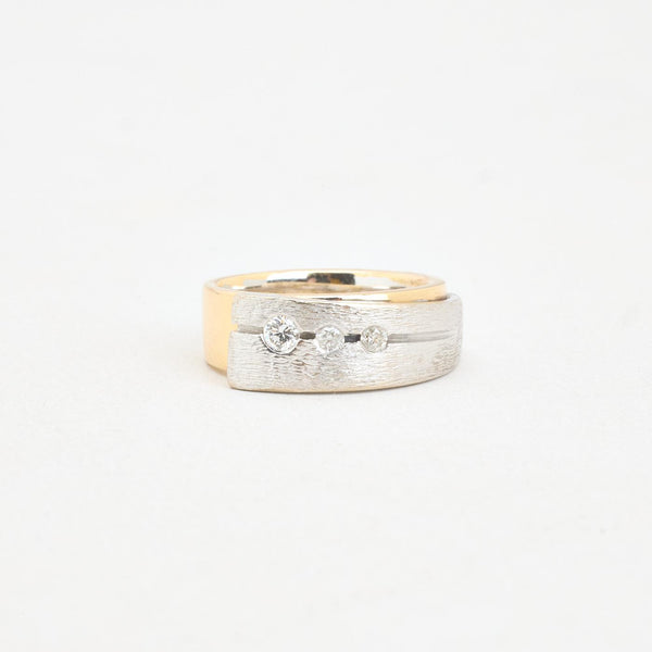 Geometrisk gypsyring med diamant (0.16 ct) i 14K guld strl. 17.5 / strl. 55