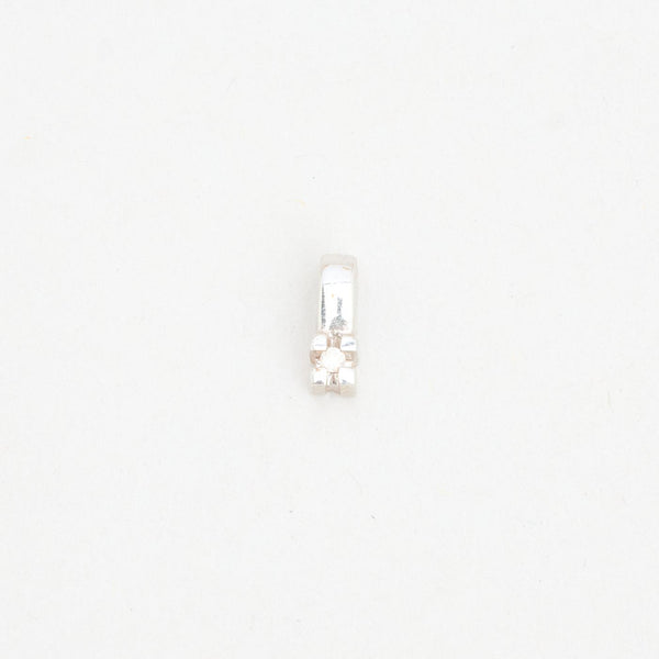 Klassisk solitärhänge med diamant (0.03 ct) i 14K vitt guld, 1.1 cm, 0.89 g