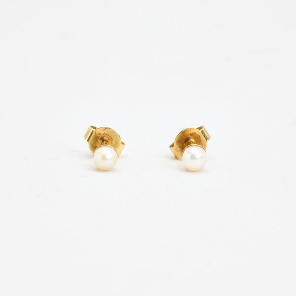 Pärlörhängen i 14K guld, 1 cm,
