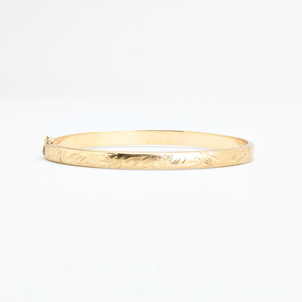 Mejslad armring med lås i 8K guld, 6.3 cm, 7 g