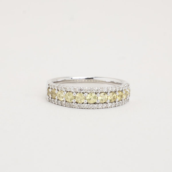 Alliansring i 14K vitt guld med en safir strl. 16.9 / strl. 53