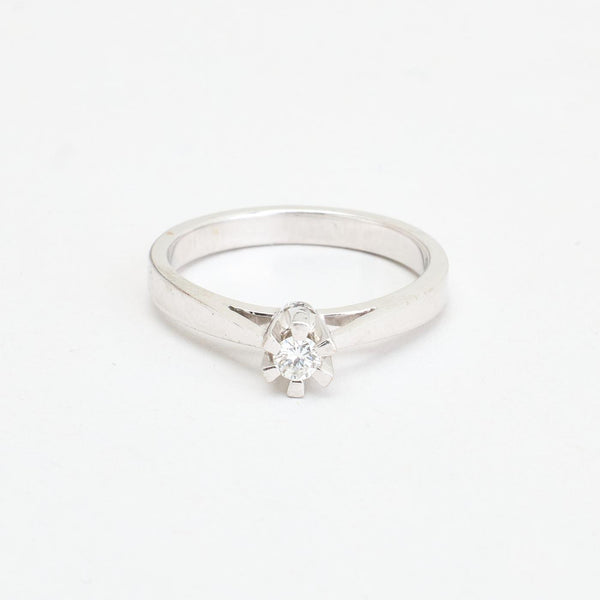 Klassisk solitärring med diamant (0.1 ct) i 14K vitt guld strl. 17.2 / strl. 54