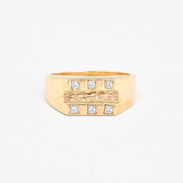 Organisk klackring med diamant (0.19 ct) i 8K guld strl. 20.4 / strl. 64