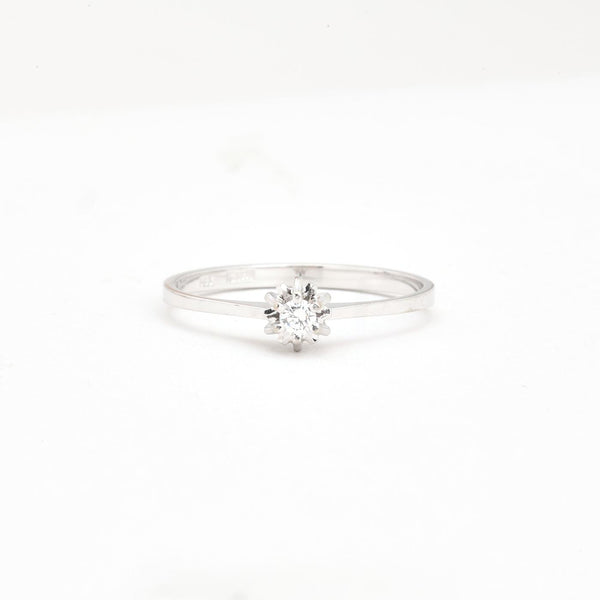 Blomma solitärring med diamant (0.04 ct) i 14K vitt guld strl. 16.9 / strl. 53