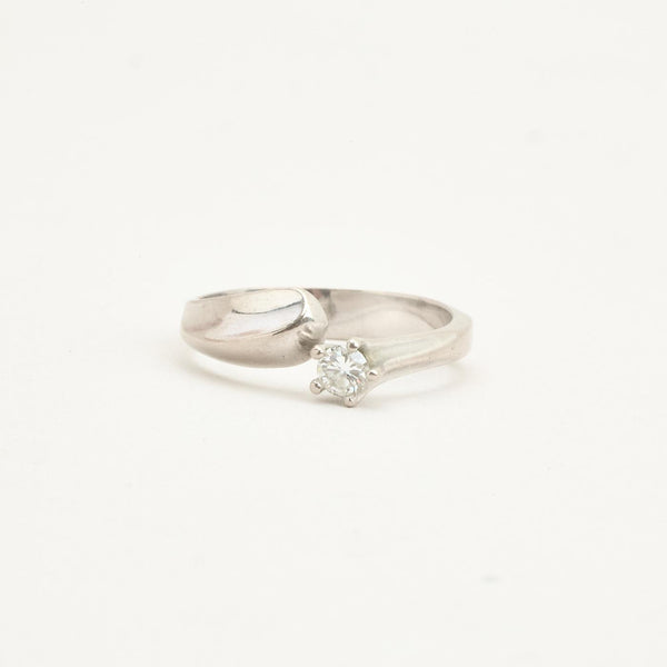 Solitärring med diamant (0.19 ct) i 14K vitt guld strl. 17.5 / strl. 55