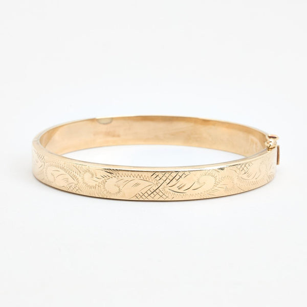 Mejslad armring med lås i 8K guld, 6 cm, 12.13 g