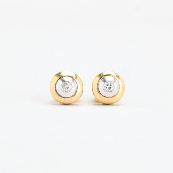 Örhängen med stift med diamant (0.02 ct) i 14K guld, 1.5 cm,