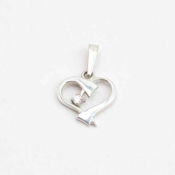 Hjärthänge med diamant (0.02 ct) i 14K vitt guld, 1.8 cm, 0.8 g