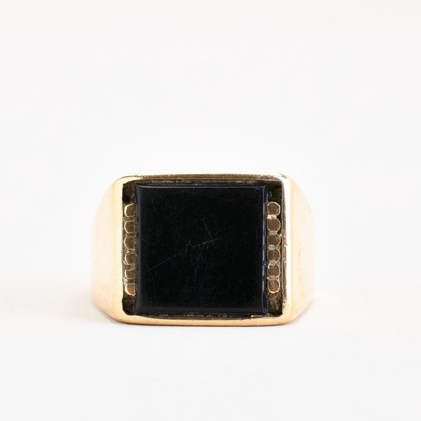 Klackring i 8K guld med en onyx strl. 19.1 - 19.4 / strl. 60 - 61