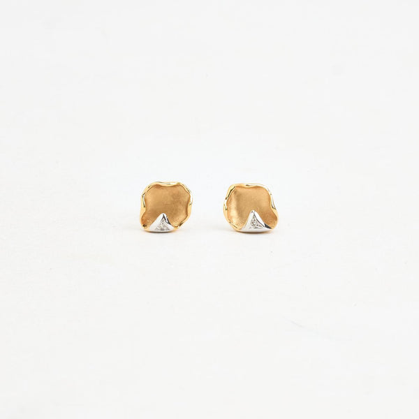 Örhängen med stift med diamant (0.01 ct) i 14K guld, 1.5 cm,