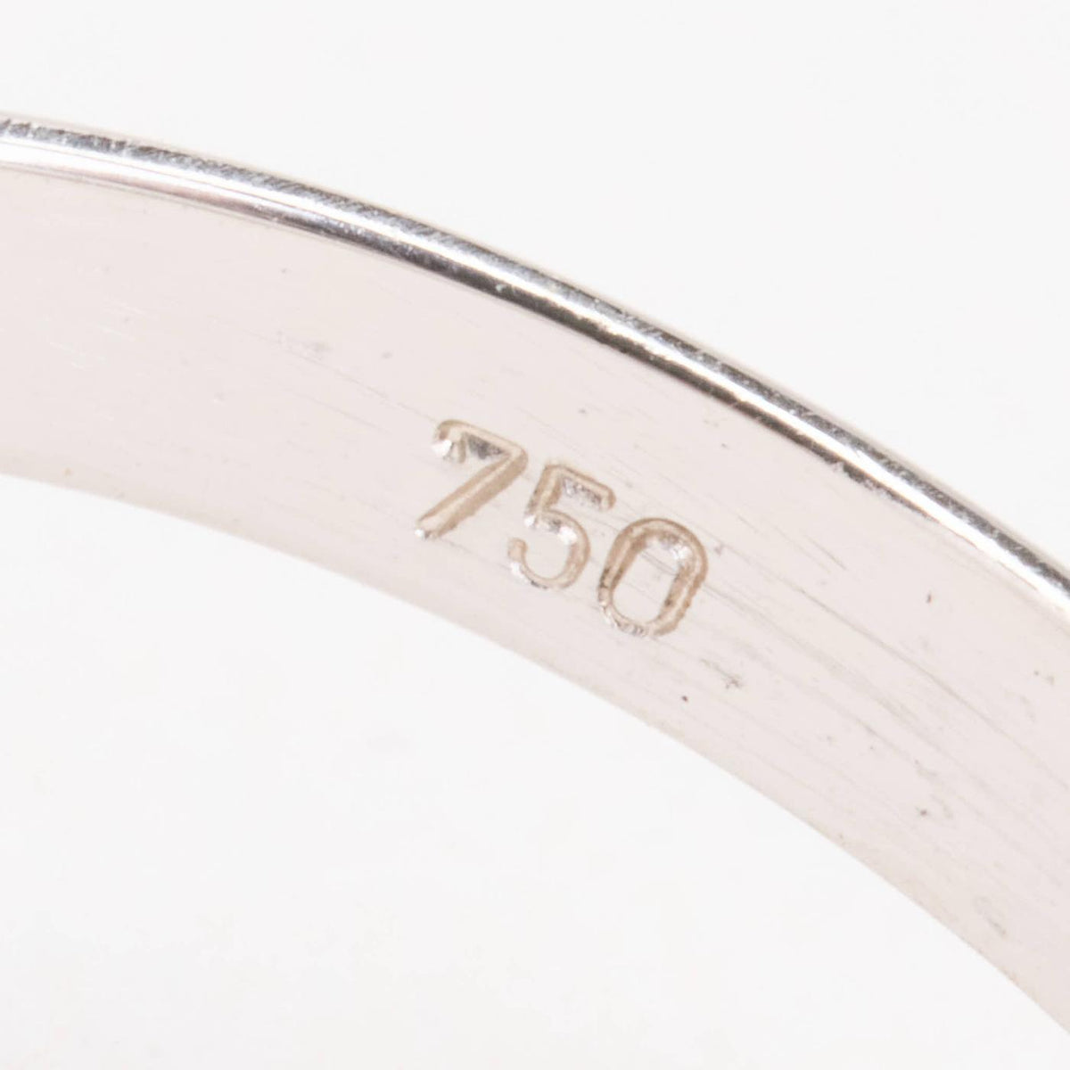 712
