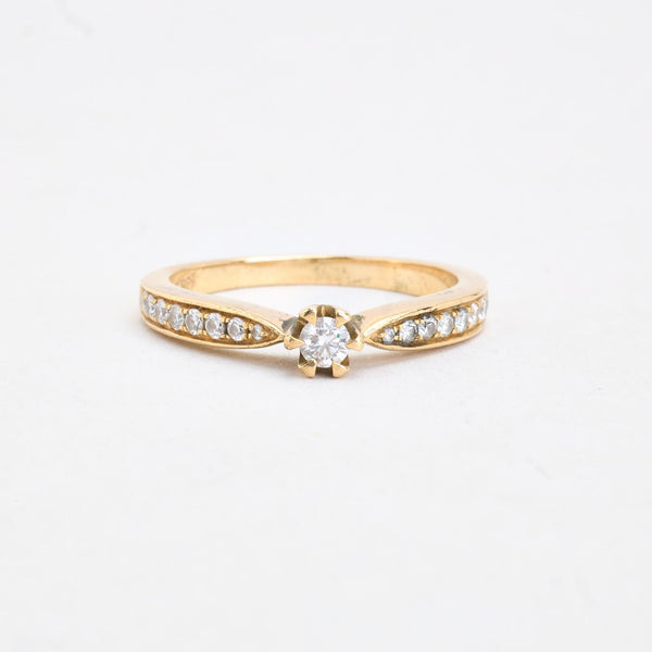 Klassisk Allians solitärring med diamant (0.3 ct) i 14K guld strl. 17.8 / strl. 56