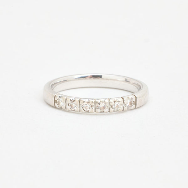 Alliansring med diamant (0.19 ct) i 14K vitt guld strl. 17.8 / strl. 56