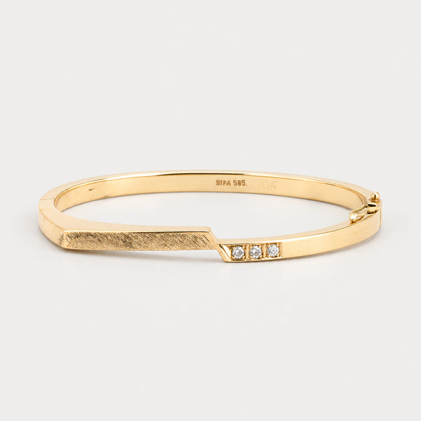 Armring med lås med diamant (0.09 ct) i 14K guld, 6 cm, 11 g