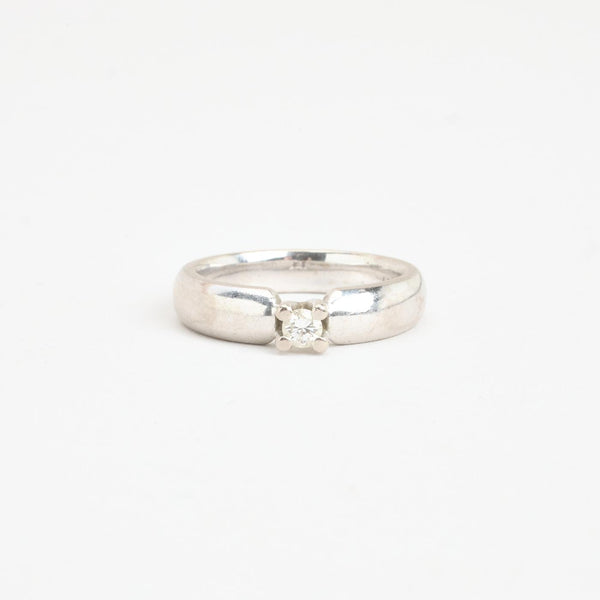 Solitärring med diamant (0.11 ct) i 14K vitt guld strl. 15.9 / strl. 50