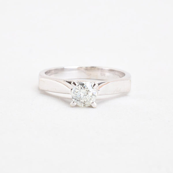 Antik solitärring med diamant (0.54 ct) i 14K vitt guld strl. 16.9 / strl. 53