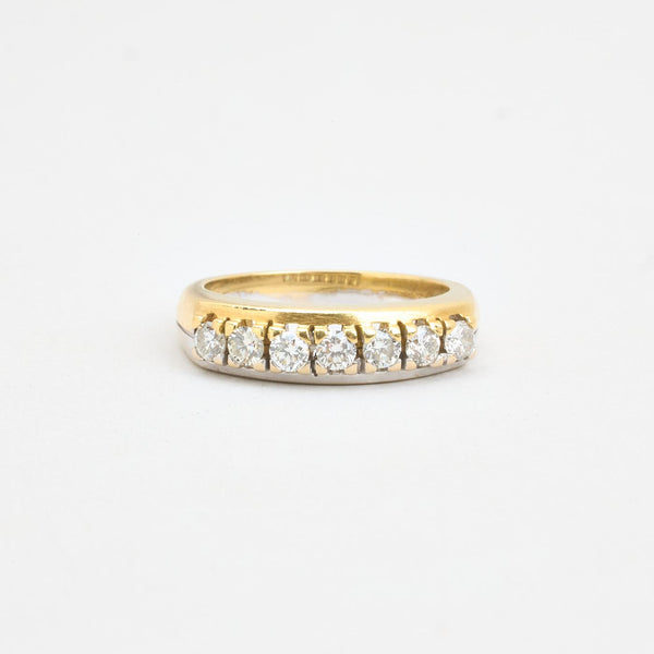 Geometrisk alliansring med diamant (0.67 ct) i 18K guld strl. 17.8 / strl. 56