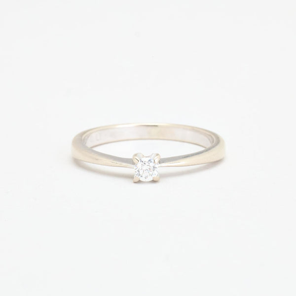Klassisk solitärring med diamant (0.1 ct) i 18K vitt guld strl. 16.6 / strl. 52