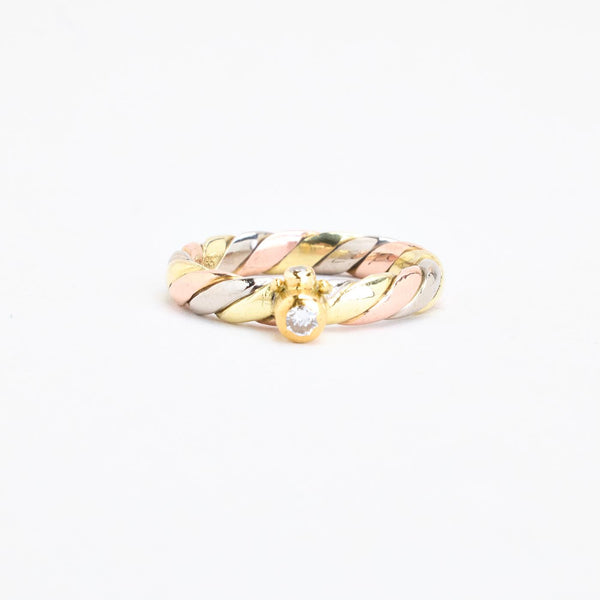 Solitärring med diamant (0.04 ct) i 14K guld strl. 17.5 / strl. 55