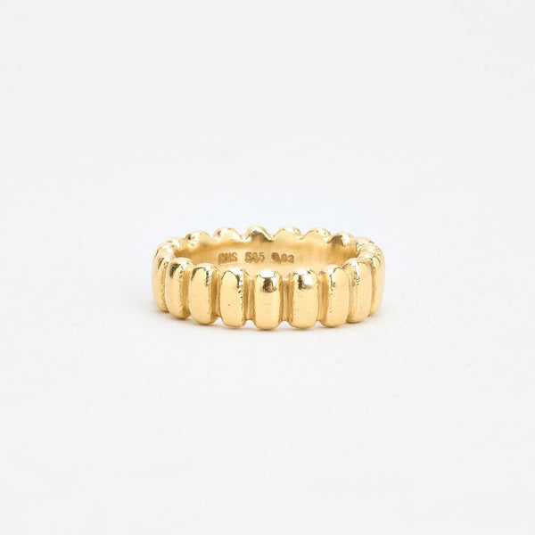 Mönstrad vigselring med diamant (0.16 ct) i 14K guld strl. 18.1 / strl. 57