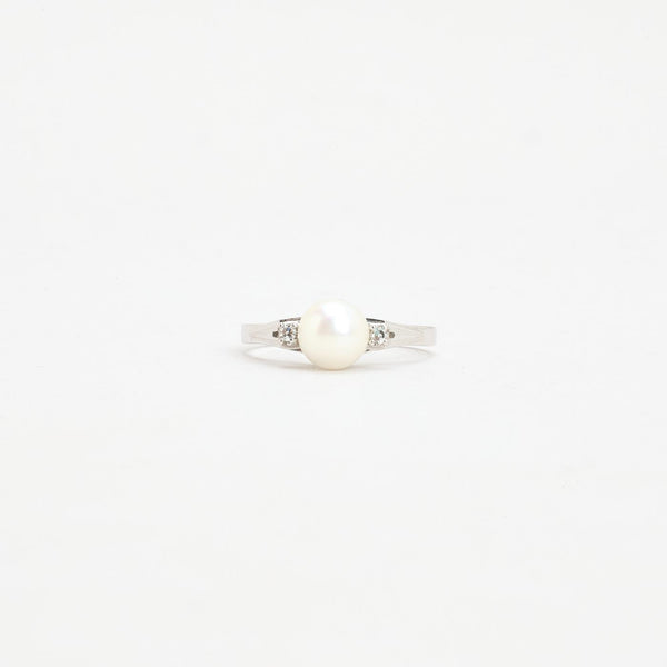 Pärlring med diamant (0.05 ct) i 14K vitt guld strl. 16.9 / strl. 53