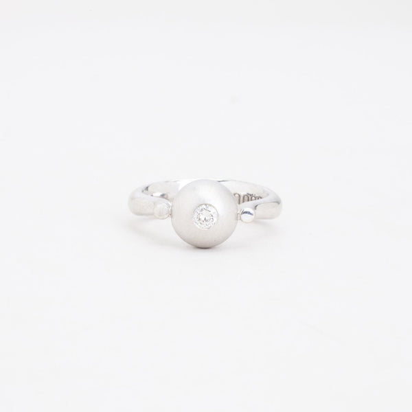 Noën solitärring med diamant (0.1 ct) i 14K vitt guld strl. 15.9 - 16.2 / strl. 50 - 51