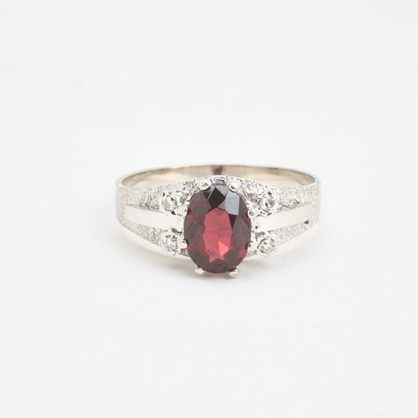 Modern gypsyring med diamant (0.04 ct) i 18K vitt guld strl. 18.5 / strl. 58