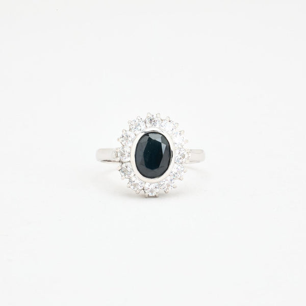 Klassisk Haloring i 18K vitt guld med en zirkonia strl. 17.2 / strl. 54