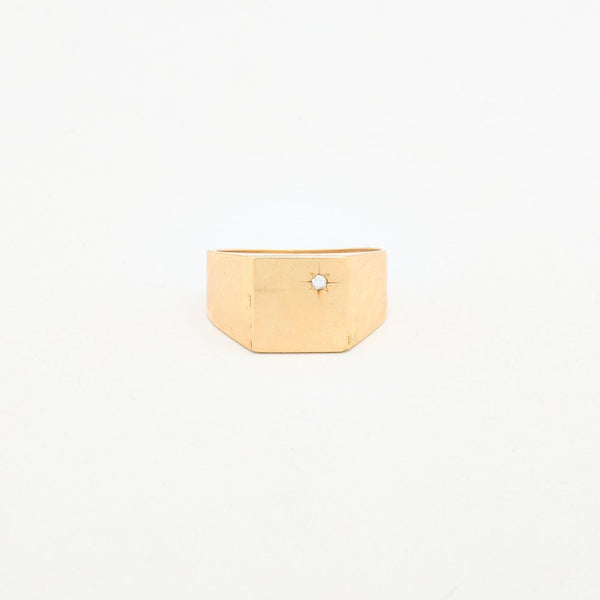 Klackring med diamant (0.02 ct) i 14K guld strl. 19.7 / strl. 62